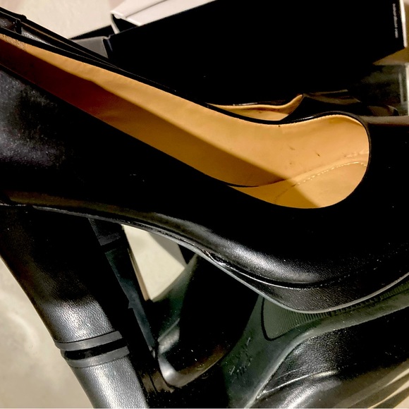 New Naturalizer Leather Shoes with thick heel and sole, very nice pair of shoes! - Picture 1 of 4